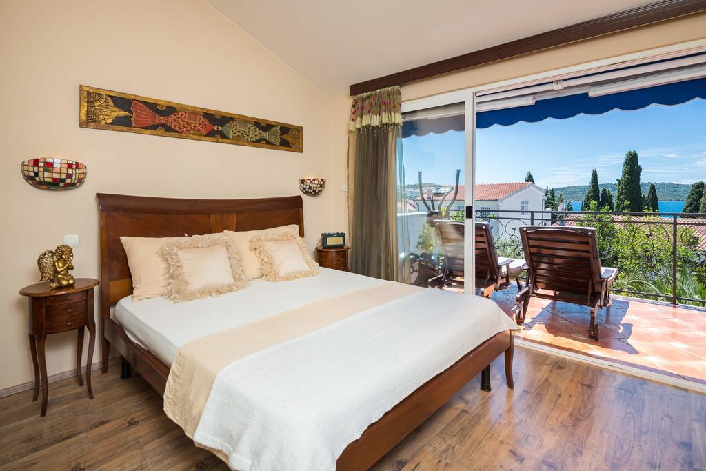 Villa Em Trogir Exterior photo