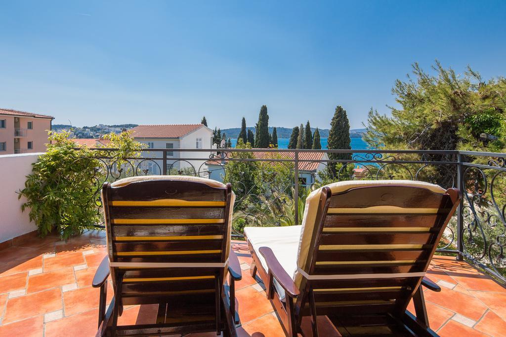 Villa Em Trogir Exterior photo